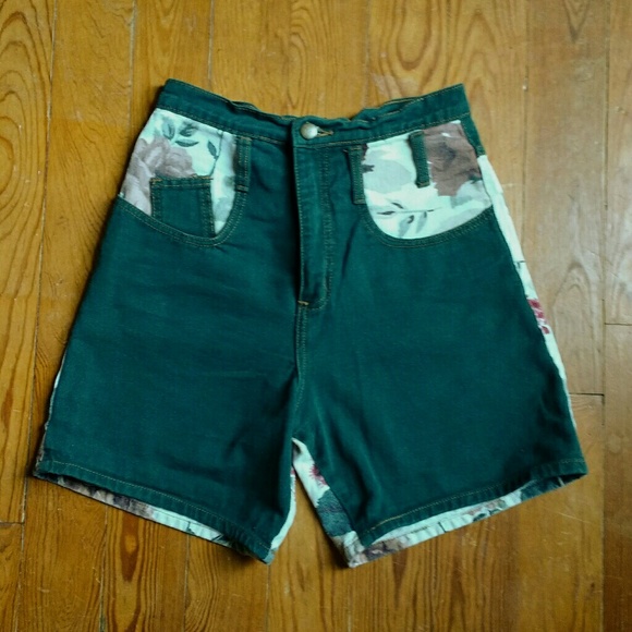 |SOLD| Floral 90's High Waist Denim Shorts - Picture 3 of 8